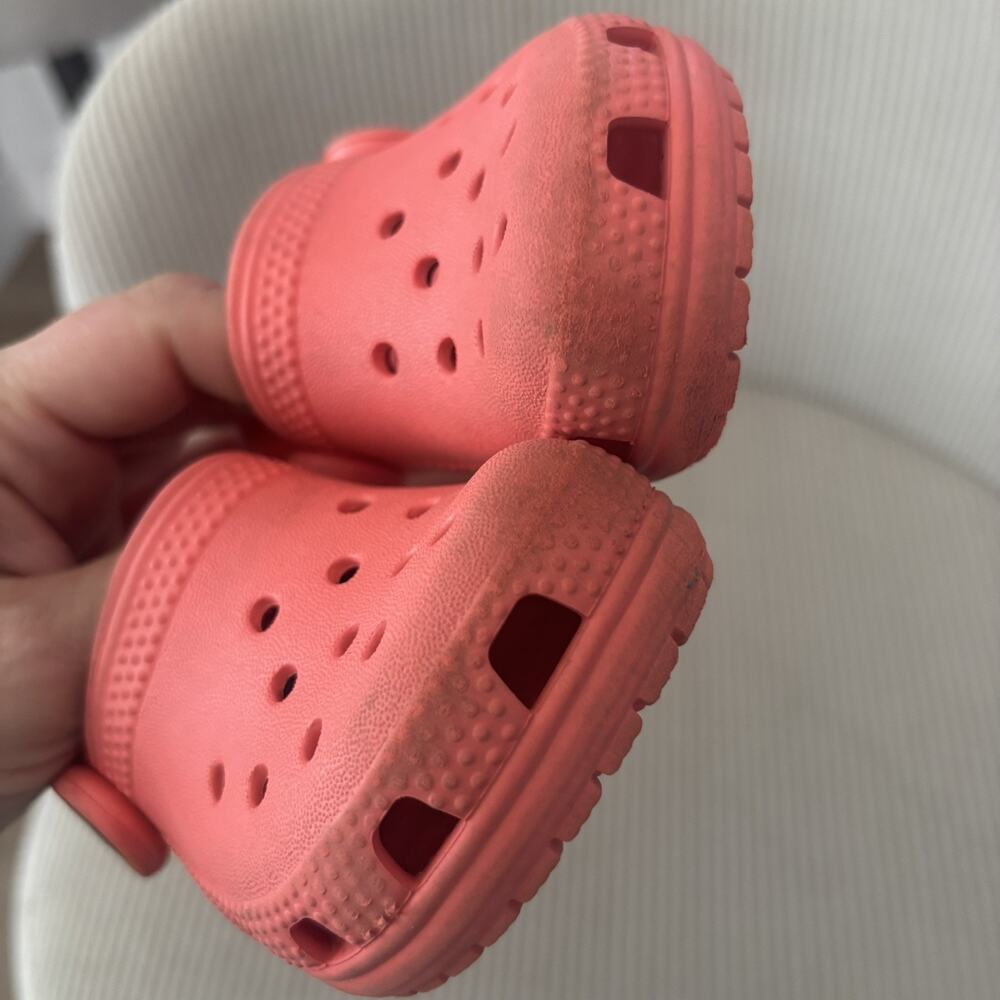 Crocs Classic Clogs Toddler Coral Red Comfort Slip-On Strap Cushion - Picture 6 of 6